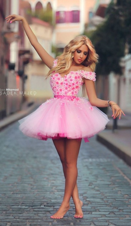 amarriedsissy:piggysuit007:Sexy petticoatHow sissy!!!!http://amarriedsissy.blogspot.com