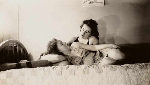 heresynsfw: eden-duh: Vintage Lesbian Couples @ella-ella