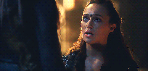 commander-racc00n:  Lexa surprissing Clarke // Clarke surprising Lexa #it seems like in the last gif, lexa was   inaudibly  saying “clarke?”, asking for confirmation “are you really sure you want this?” #le sigh… 