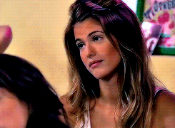 merydelcerro:melody paz en cada capítulo ♡ 2x12 “retratos de familia” + 2x13 “hasta el santo desconf