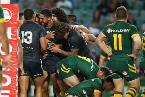 giantsorcowboys:  Squeezing Kiwis! Greg Bird Has A Firm Grip On Jesse Bromwich, But Jesse Still