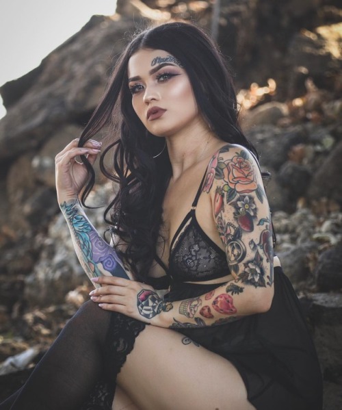 thatattoozone: @ imbabygirlvanny phototaker @ ipharaohh
