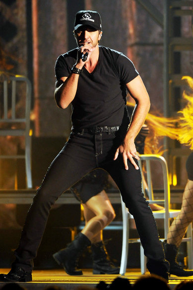 fuckyeahcountrystars:Luke Bryan + Tight Jeans