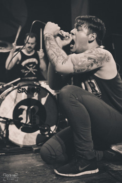 star-coloured-eyes:  Beartooth @ House of