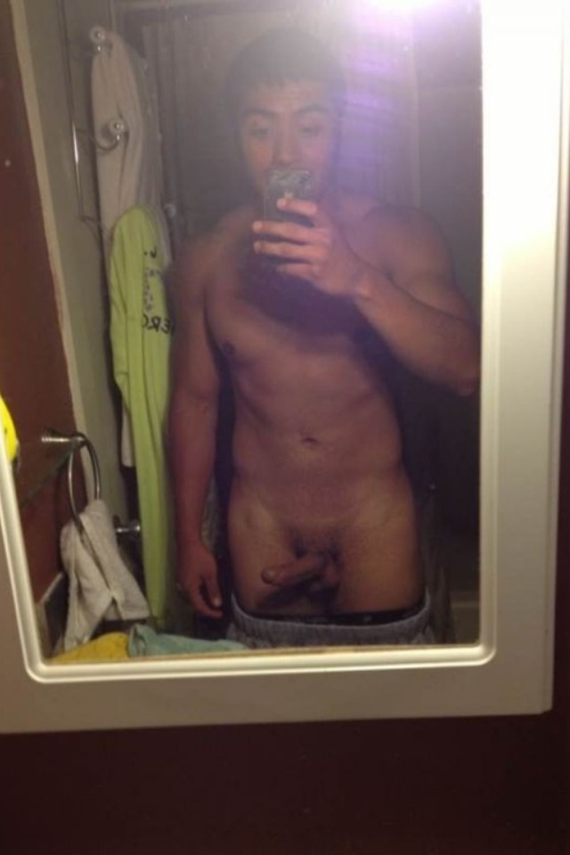 collegeguykingdom:  Kik tricks.. Submit kik/Instagram names that u want tricked…