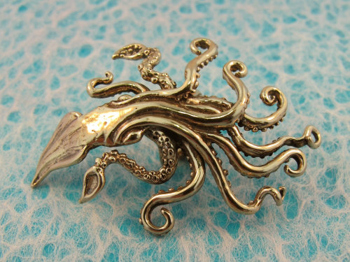 wickedclothes: Kraken / Squid Bronze Ear Cuff Giant squids were often feared by sailors and pirates 