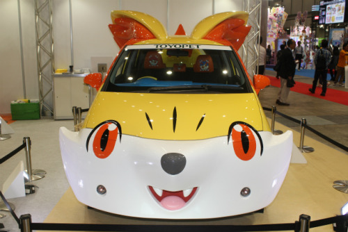 t-jaye:pokemon-global-academy:Pictures from Tokyo Toy show 2014 where Pokemon Car Fennekin Edition w