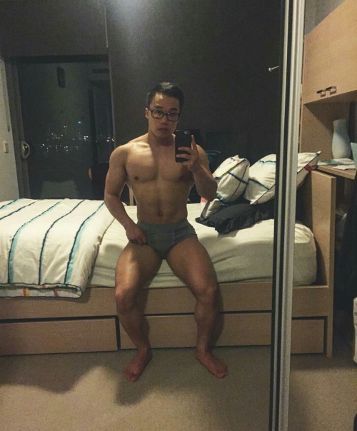 fuckyeahsgboy: YUMs… who is he?