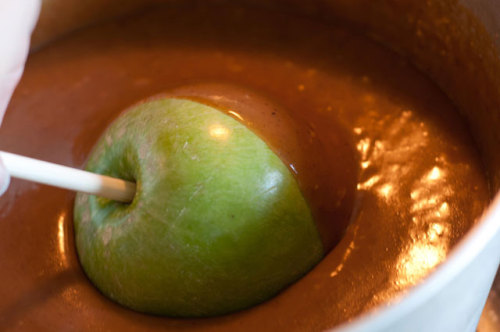 thecakebar:Cinnamon Caramel Apples ‘Pumpkins’ Tutorial