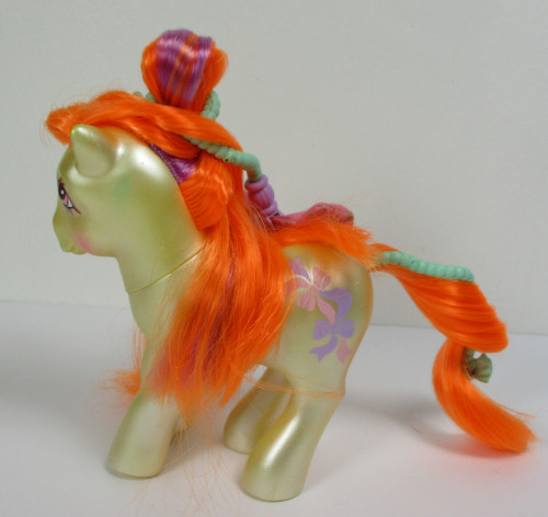 It’s My Little Monday!With Hairdo Pony Beautiful Bows!The Hairdos were later on in the line of G1, a