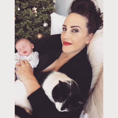 hangin&rsquo; with my babies. ❤️ #merrychristmas #happy #love #ruairi #juliette #sweetdreams #bf