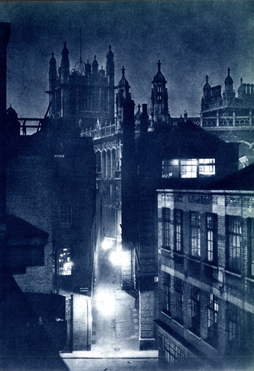 firsttimeuser:Return to the Dark CityPhotographs by Harold Burkedin from the book London Night by hi