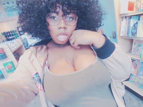 devilbunnii:I look so yum today Wig: Dominican Curlyin the color 1b (Samsbeauty)