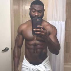 charlibal: His RIPPED MUSCULAR AFRICAN BODY