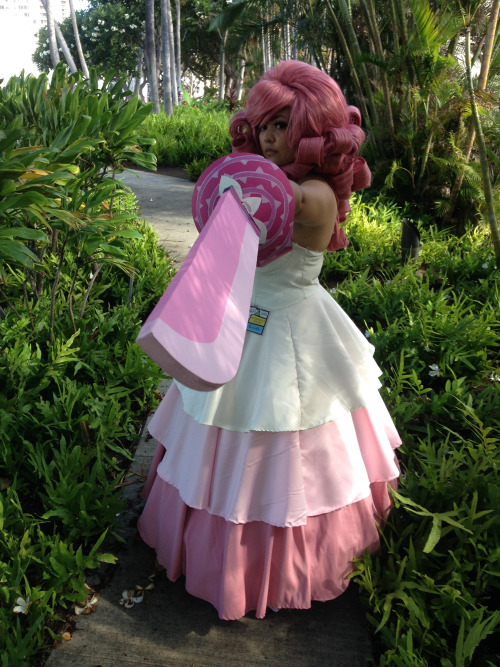 mizimel:Myself as Rose Quartz from Steven UniverseCellphone pics ftwDebuted at Comic Con Honolulu 20