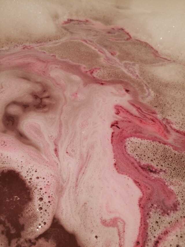 lushie-gush:  Next on the list of bath bombs that took me forever to try - Sex Bomb.