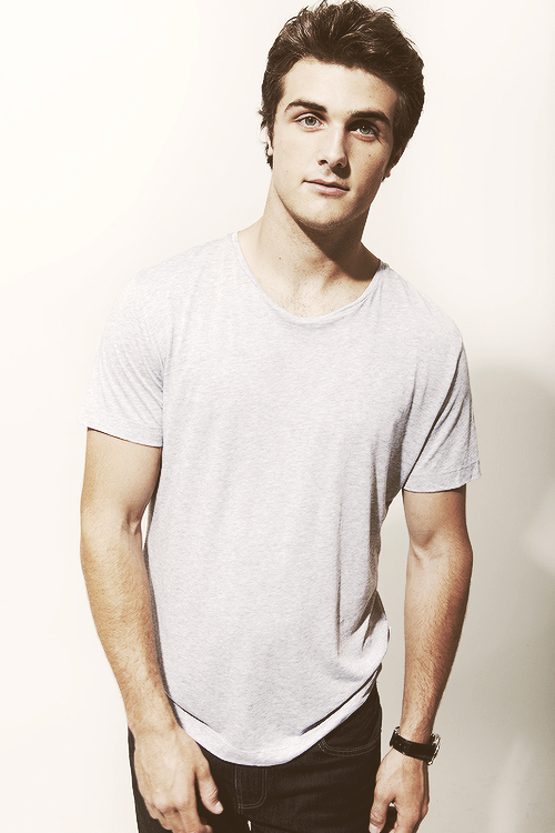 hottestboysmodels:  ‘Awkward’ Actor Beau Mirchoff exposed!More boys & models: https://hottestboysmodels.tumblr.com/