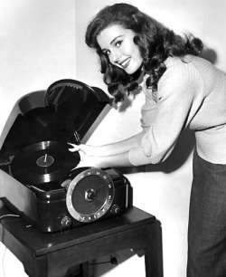 damsellover:  Elaine Stewart with some vintage vinyl.