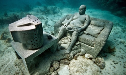 boscoebros: nordacious: Underwater sculpture by Jason deCaires Taylor Are you sure it’s not a 