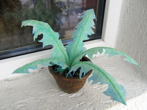 isugi: A handmade nirnroot plant from TES V: Skyrim Made with latex mixed with paint and photoluminescent powder. Glows in the dark, feels like a real plant :) If you like it, please check out my etsy: https://www.etsy.com/listing/554673716 