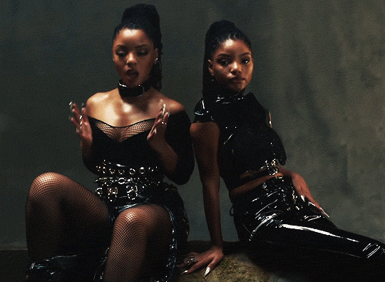 music-daily: So forgive me, forgive me I been goin’ too hard in your city so forgive me ’cause I’m not teary best believe I’ll move onto better things    > CHLOE X HALLE FORGIVE ME (2020) 