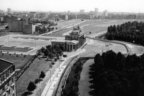 Aerial view of the Brandenburg Gate, where the Berlin Wall forms aloop (August 6th, 1969).