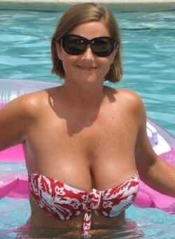 Hot granny beach breasts.Nice to see and even better to date…meet them HERE!