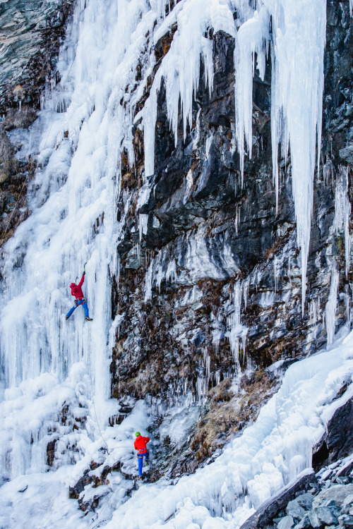 hugovincent:Climbing ‘Lau Bij’ in early season ice conditions. Cogne, Italy.