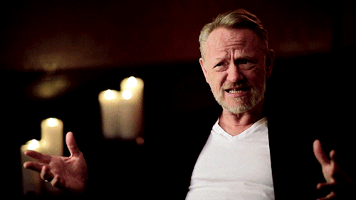terribleoldwhitemen:Jared Harris interviewed by Carson Daly, May 2019