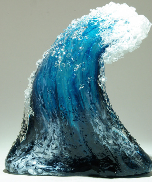 mymodernmet:  Ocean-Inspired Glass Vases and Sculptures by Paul DeSomma and Marsha Blaker Capture the Beauty of Cascading Waves