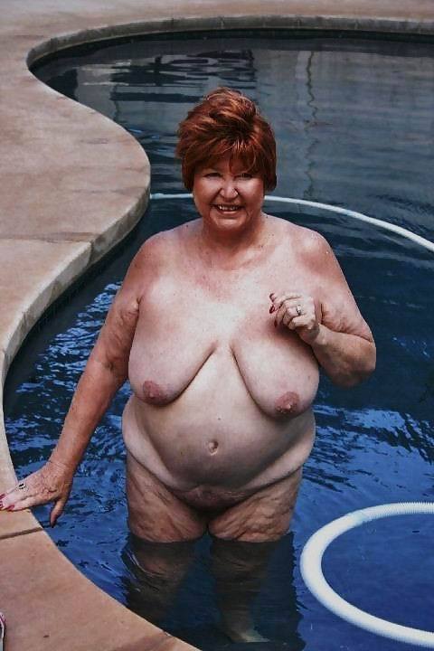 usethatgranny:amateur housewives Lovin the curves.