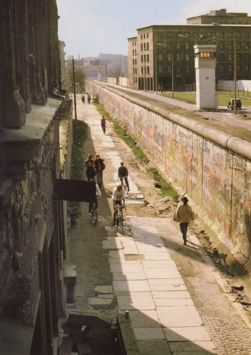 furtho: Berlin Wall, 1986 (via here)