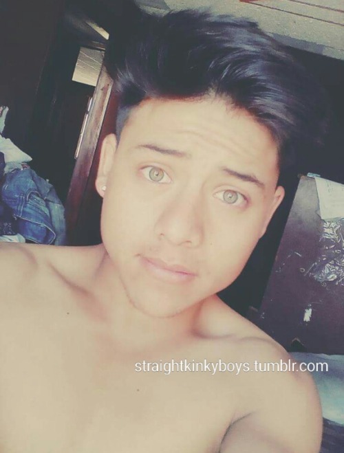 straightkinkyboys:  Anthony / 18 años / Estado de México¡Excelente martes!Hoy les presento a Anthony, un delicioso chavito hetero del Estado de México. Anthony cayó totalmente enamorado de la chica con la que fue engañado, hasta ese día que fue