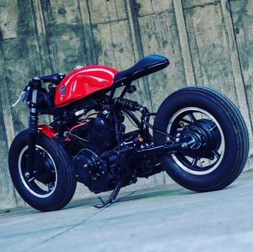https://warm-up-lap.com/2018/05/yamaha-xv750-red-roarer/, a Thai’s piece… #caferacer #caferac