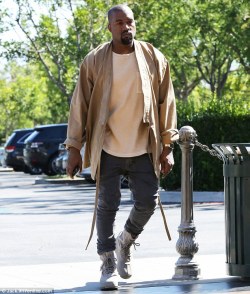 kuwkimye:  Kanye at the movie theater in