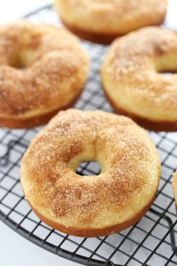 ilovedessert:  Maple Cinnamon Sugar Baked Donuts