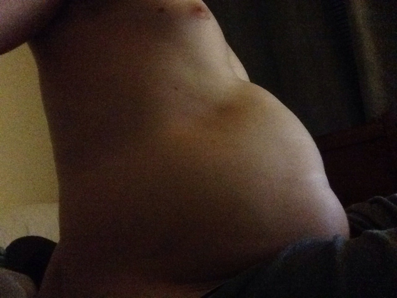 growingbellychubby:  1st pic: empty The rest: full, but not stuffed. Ive eaten a