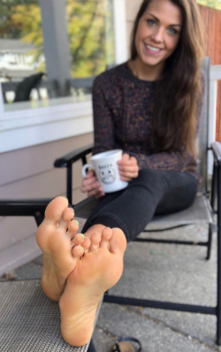 aiklop: o-sole-o-mio-2:  When the lady next door sits on her porch … like this ….  Whenever I see a pair of beautiful female feet I cannot help but starring… no matter where.  At work, on the streets, in shops, at swimming pools, everywhere. I secretly