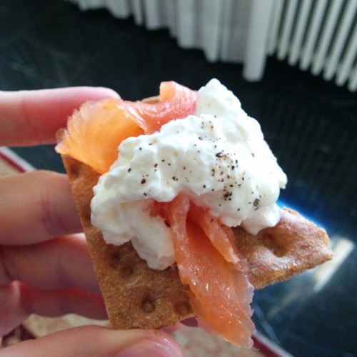 waitingformymaster:Io Wasa integrali, philadelphia light, salmone e capperi… non mi capiscono