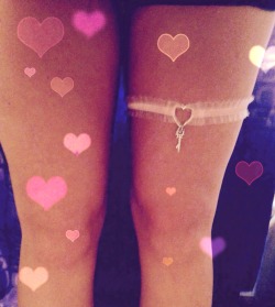 littlepinkkittenshop:  sebbys-baby-doll:  Finally got around to taking pics of my garter from littlepinkkittenshop and I love it!!! I’ve always been made fun of for my thighs that are bigger proportionally than my calves. This makes me feel better about