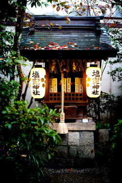 mistymorningme:  Japón 2.0 -Templo - Kyoto by IpUrBeLtZ