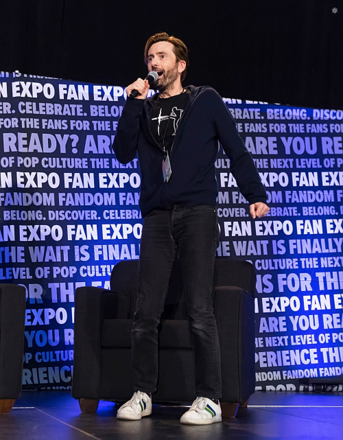 David Tennant at FanExpo Philadelphia - April 9, 2022Sources [ x ]  [ x ]  [ x ]  [ x ]