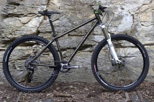 bikemech:  aces5050:  SingleBe Trail-Killer 650b. 140mm fork, thru axles, adjustable chainstay lengt