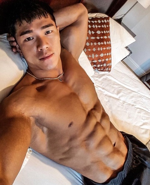 men-with-black-hair: Big Dreamer