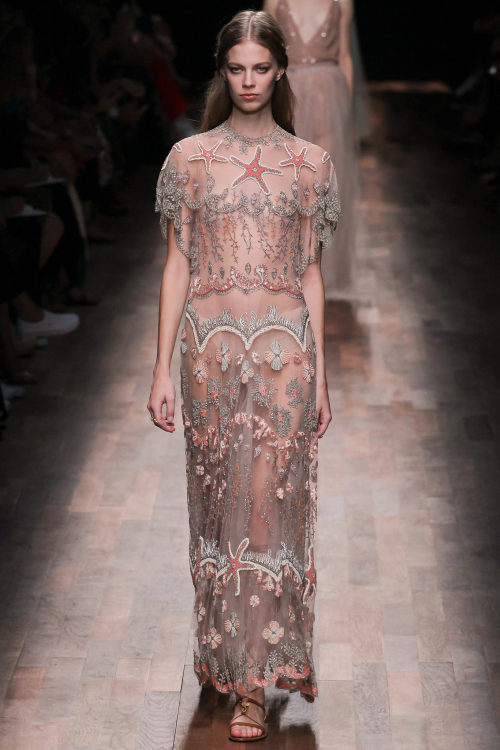 noenespanol:  VALENTINO Spring-Summer 2015 Paris Fashion Week