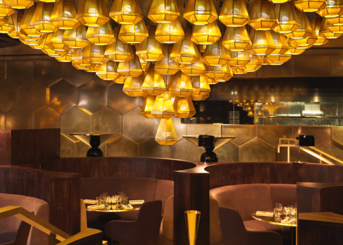 therealbohemian: Restaurant Éclectic, Paris - love that chandelier.