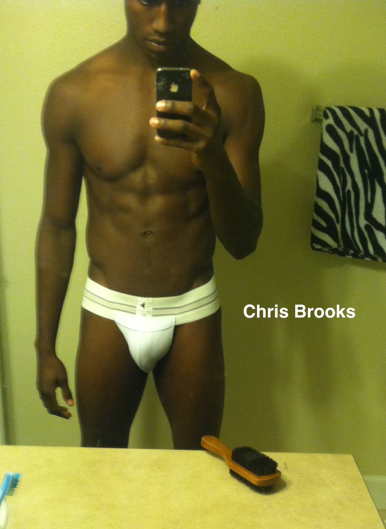 bigblackdallasdaddydick:  hotandexposed:  Hot, exhibitionist MMA fighter and admitted