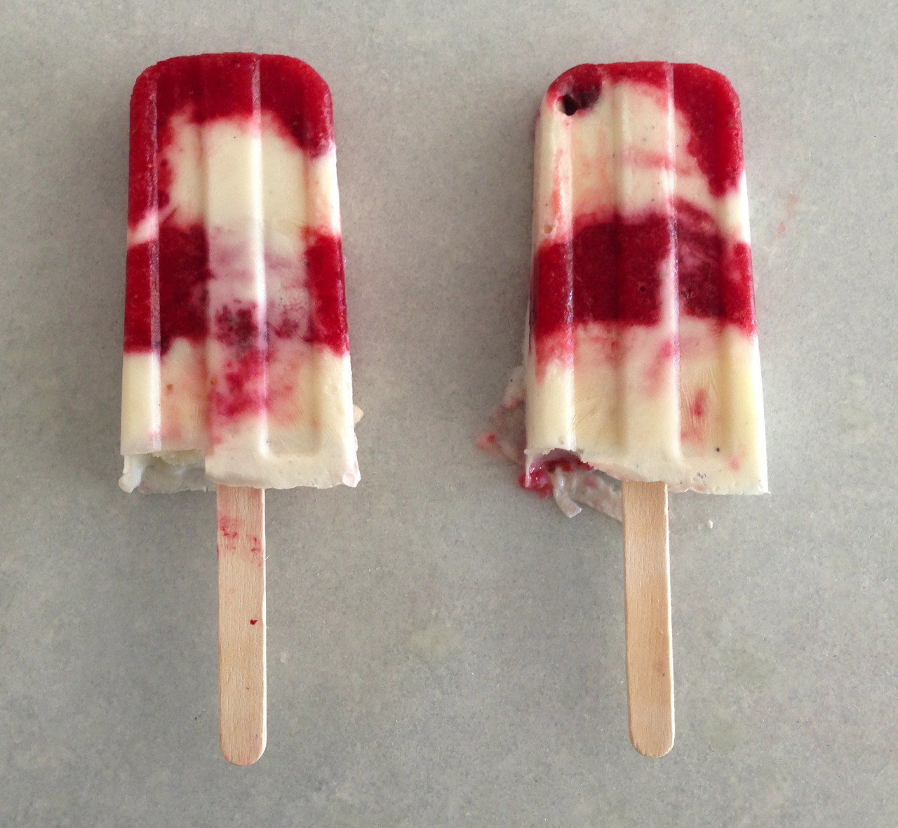 kitchenrevelry:   Strawberry Yogurt Pops  1 1/2 cups greek yogurt 2 cups sliced