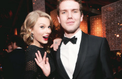 tayloswifts:  Taylor Swift + friends at the 2014 Golden Globes  
