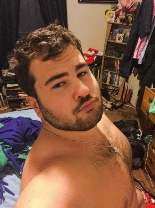 thatgunnerwayneguy:  Fun fact my hair is naturally curly when it gets long
